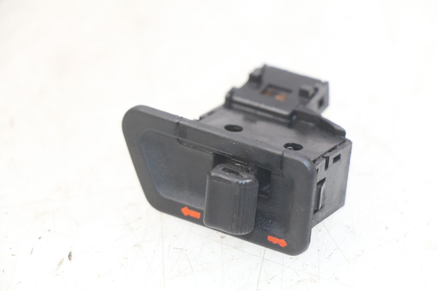 photo de TURN SIGNAL SWITCH HONDA FES PANTHEON 2T 125 (1998 - 2002)