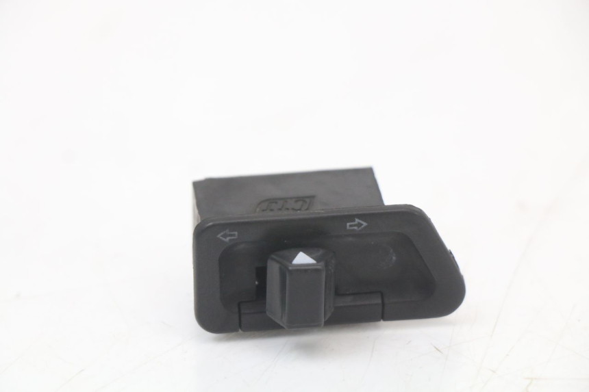 photo de TURN SIGNAL SWITCH SYM FIDDLE 3 III 50 (2014 - 2020)