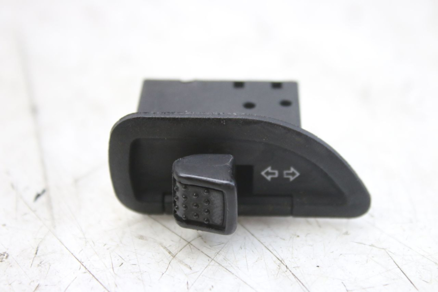 photo de TURN SIGNAL SWITCH PIAGGIO LIBERTY 4T 50 (2004 - 2008)