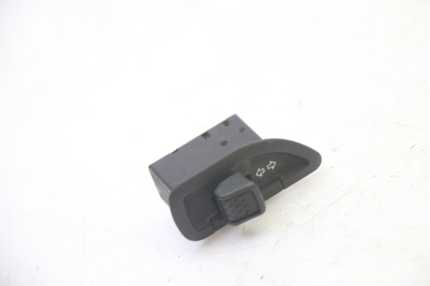 photo de TURN SIGNAL SWITCH PIAGGIO MP3 RL 250 (2007 - 2010)