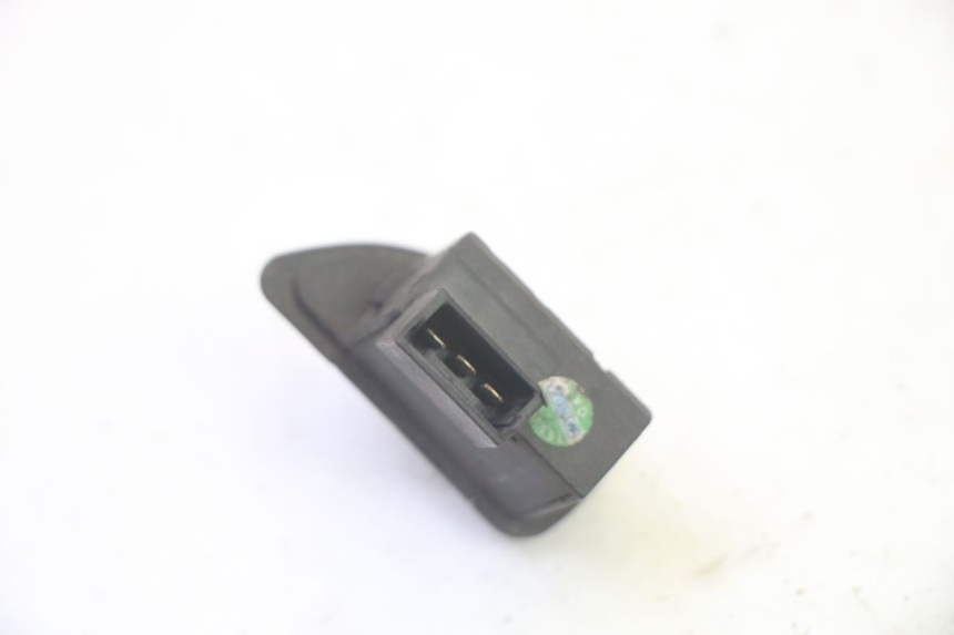 photo de TURN SIGNAL SWITCH PIAGGIO MP3 RL 250 (2007 - 2010)