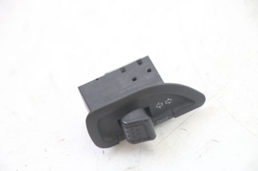 photo de TURN SIGNAL SWITCH PIAGGIO NRG POWER PUREJET 50 (2018 - 2021)