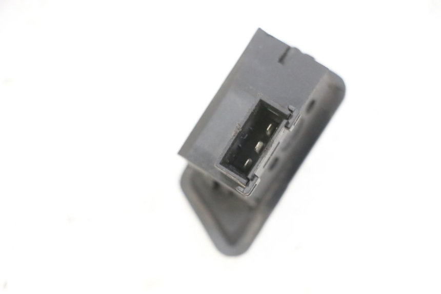 photo de TURN SIGNAL SWITCH JM MOTORS OLDIES GT 4T 50 (2018 - 2025) - Zoom on usage condition