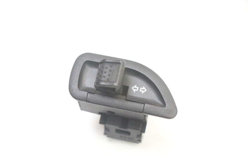 photo de TURN SIGNAL SWITCH PIAGGIO MP3 500 (2014 - 2016)