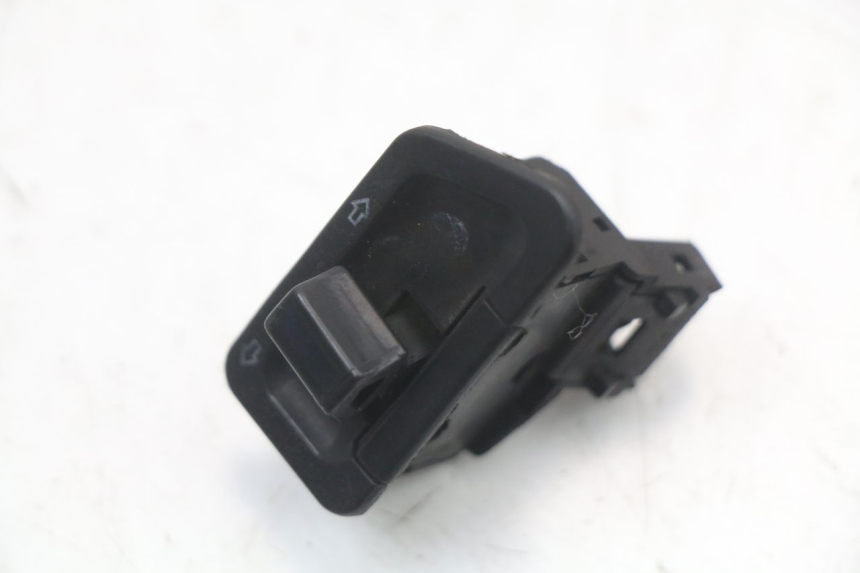 photo de TURN SIGNAL SWITCH SYM FIDDLE 3 III 50 (2014 - 2020)