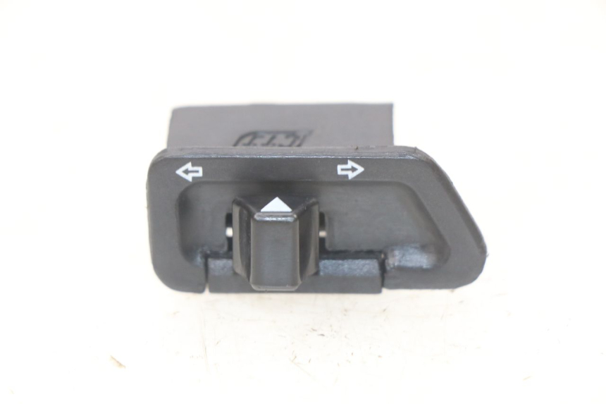 photo de TURN SIGNAL SWITCH SYM ORBIT III 3 4T 50 (2018 - 2021)