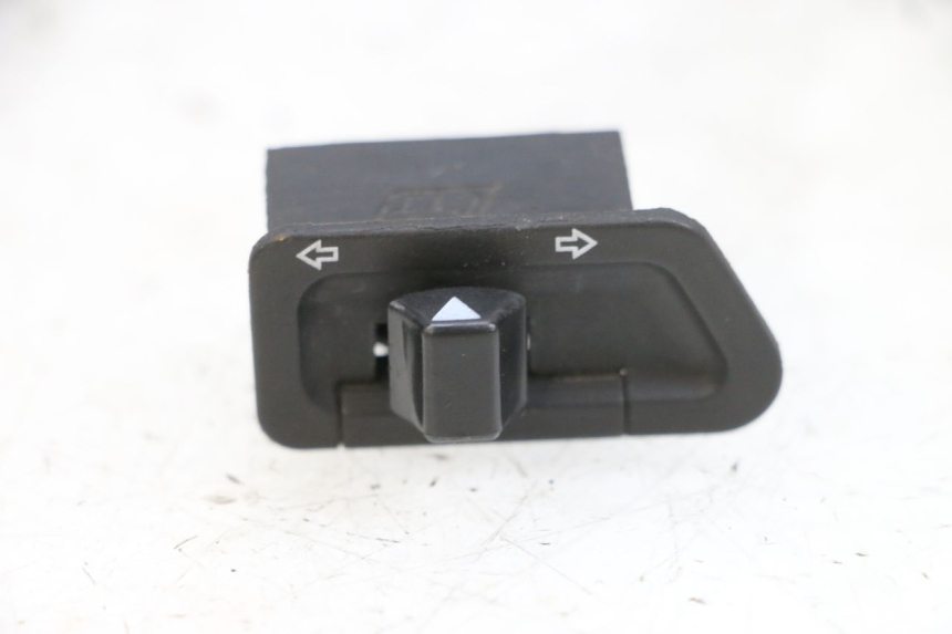 photo de TURN SIGNAL SWITCH PEUGEOT TWEET PRO EFI 4T 50 (2021 - 2022)