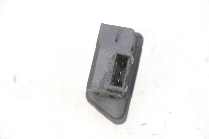 photo de TURN SIGNAL SWITCH YAMAHA XMAX X-MAX 125 (2006 - 2009) - Zoom on usage condition