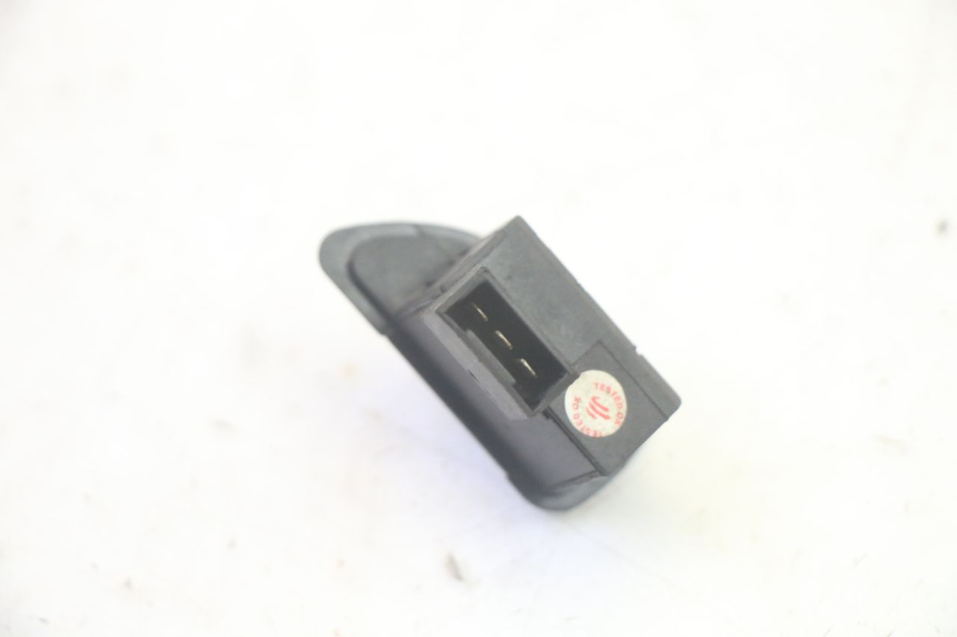 photo de TURN SIGNAL SWITCH PIAGGIO XEVO - X EVO 125 (2007 - 2016) - Alternative perspective