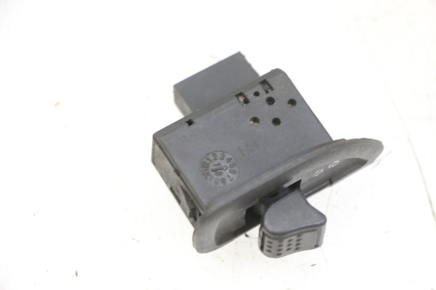 photo de TURN SIGNAL SWITCH PIAGGIO ZIP 4T 50 (2018 - 2020) - Zoom on usage condition