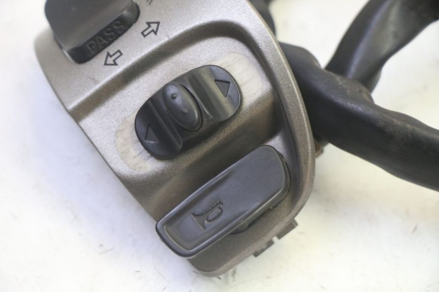 photo de RIGHT SWITCH QUADRO 4 4D 350 (2015 - 2018)