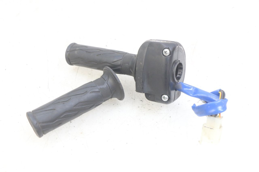 photo de RIGHT HANDLEBAR SWITCH KYMCO AGILITY 16+ 4T 50 (2018 - 2023)