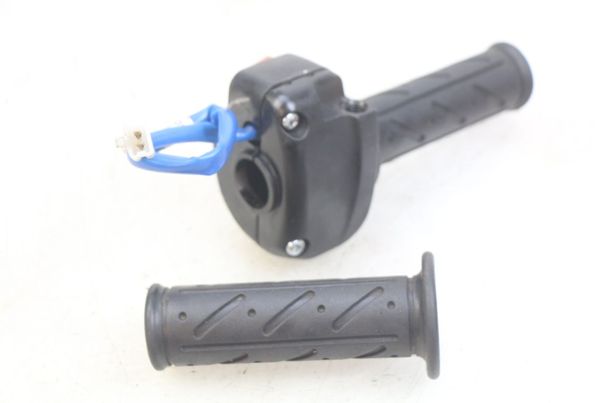 photo de RIGHT HANDLEBAR SWITCH KYMCO AGILITY 4T 50 (2018 - 2022)