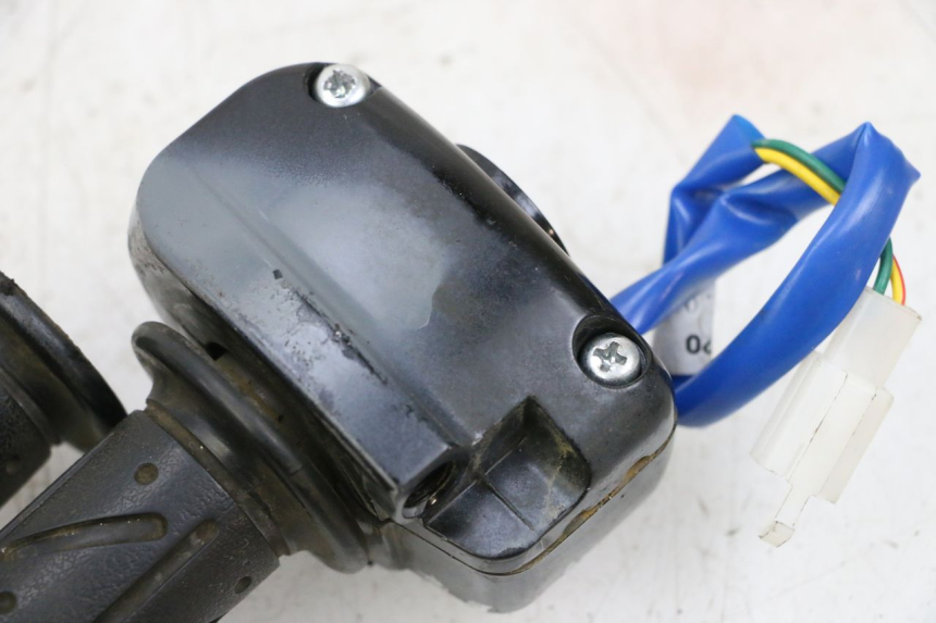 photo de RIGHT HANDLEBAR SWITCH KYMCO AGILITY 4T 50 (2018 - 2022) - Alternative perspective
