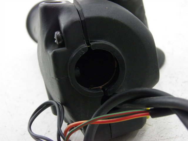 photo de RIGHT HANDLEBAR SWITCH APRILIA SCARABEO 100 (2003 - 2012)