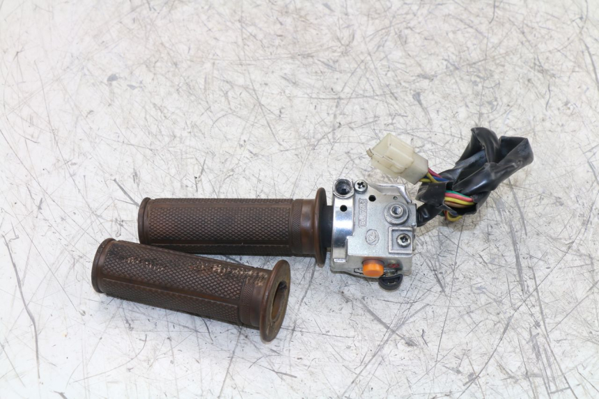 photo de RIGHT SWITCH BAOTIAN BT COLLECTOR 50 (2005 - 2013) - Alternative perspective