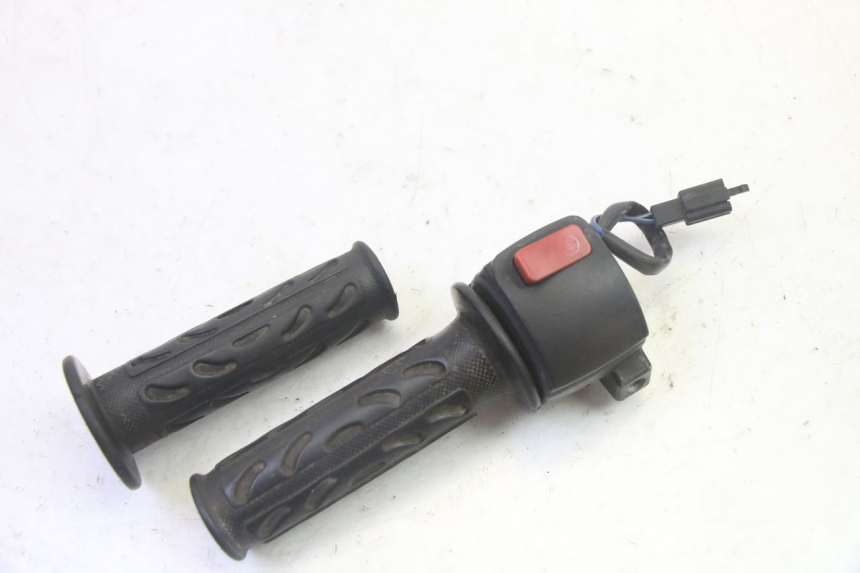 photo de RIGHT HANDLEBAR SWITCH MBK BOOSTER SPIRIT 50 (2004 - 2017) - Alternative perspective