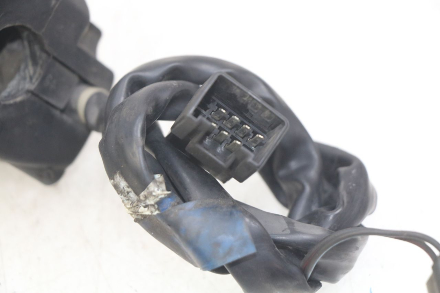 photo de RIGHT HANDLEBAR SWITCH SUZUKI BURGMAN 650 (2002 - 2004)