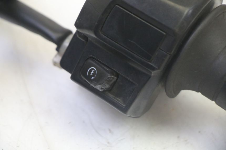 photo de RIGHT HANDLEBAR SWITCH SUZUKI BURGMAN 125 (2007 - 2014)
