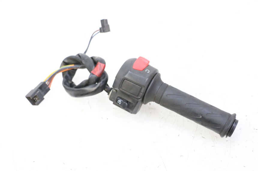 photo de RIGHT HANDLEBAR SWITCH SUZUKI BURGMAN 125 (2007 - 2014)