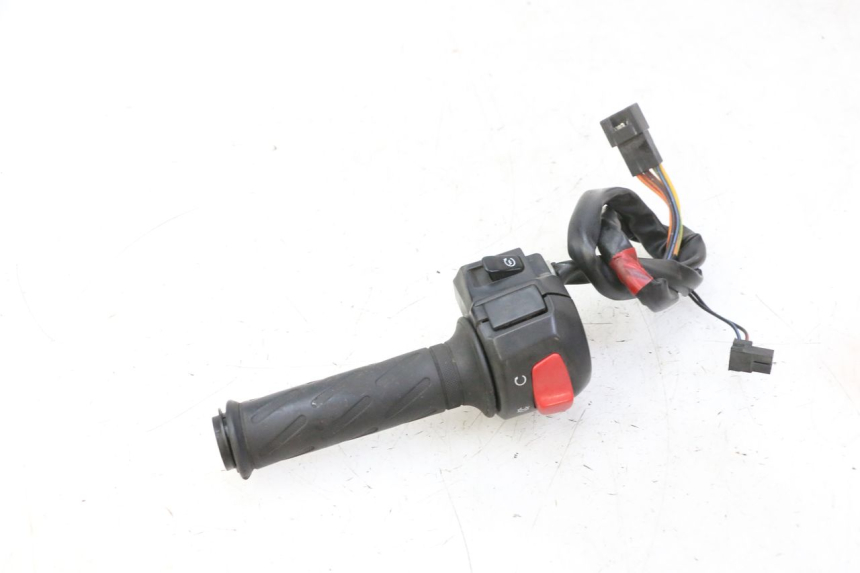 photo de RIGHT HANDLEBAR SWITCH SUZUKI BURGMAN 125 (2007 - 2014)