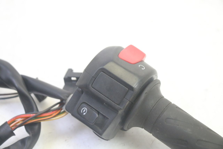 photo de RIGHT HANDLEBAR SWITCH SUZUKI BURGMAN 125 (2007 - 2014) - Component detail