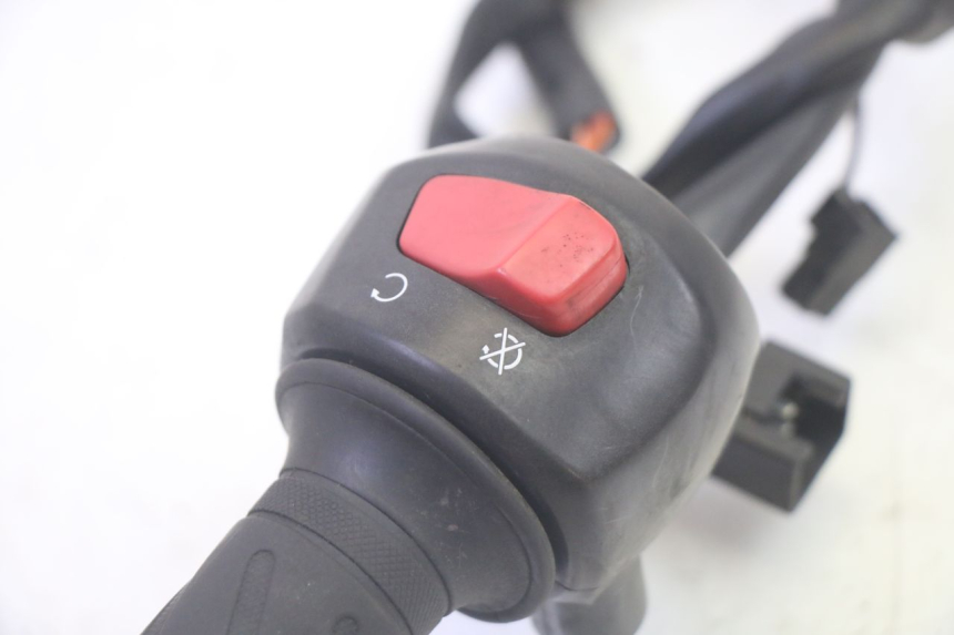 photo de RIGHT HANDLEBAR SWITCH SUZUKI BURGMAN 125 (2007 - 2014) - Alternative perspective