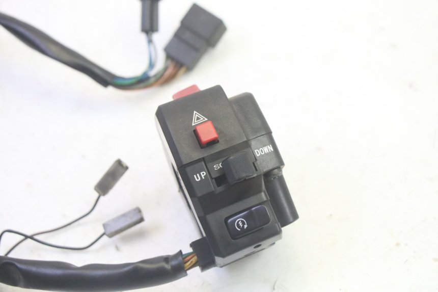 photo de RIGHT SWITCH SUZUKI BURGMAN EXECUTIVE ABS 650 (2006 - 2012) - Component detail