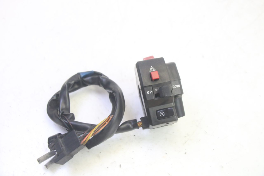 photo de RIGHT SWITCH SUZUKI BURGMAN EXECUTIVE ABS 650 (2006 - 2012) - Zoom on usage condition