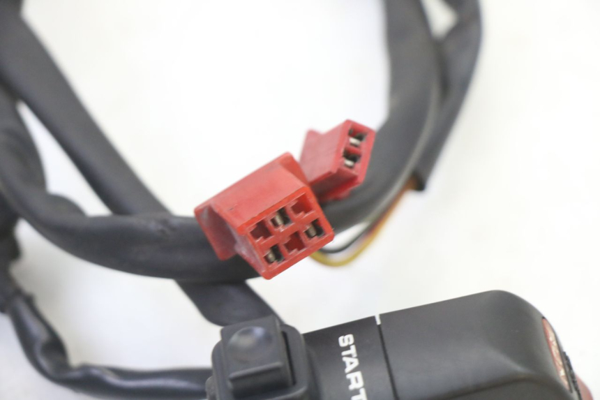 photo de RIGHT HANDLEBAR SWITCH HONDA CBR RR FIREBLADE 900 (1992 - 1994)