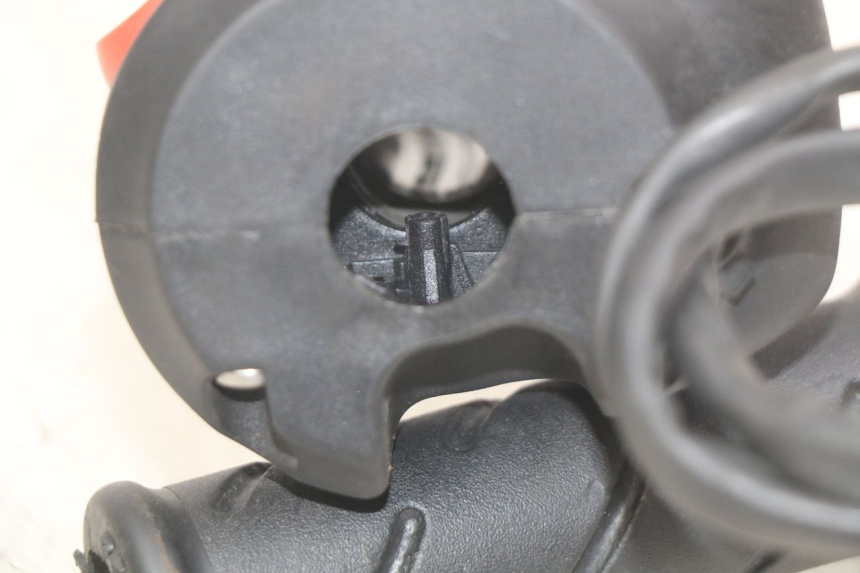 photo de RIGHT HANDLEBAR SWITCH PEUGEOT CITYSTAR AIR 125 (2014 - 2017)