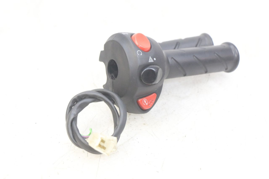 photo de RIGHT HANDLEBAR SWITCH PEUGEOT CITYSTAR AIR 125 (2014 - 2017)
