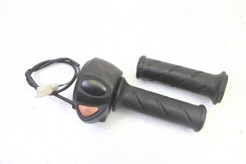 photo de RIGHT HANDLEBAR SWITCH PEUGEOT CITYSTAR 50 (2013 - 2017)