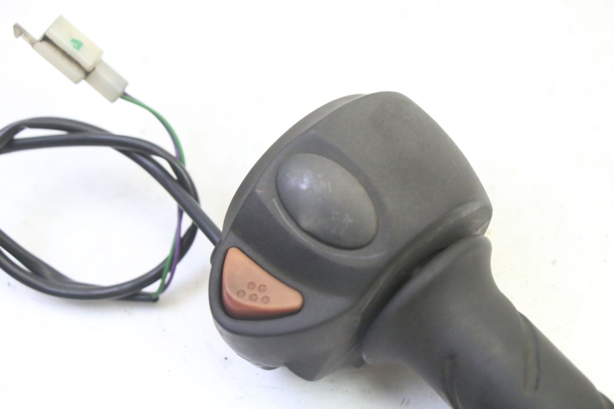 photo de RIGHT HANDLEBAR SWITCH PEUGEOT CITYSTAR 50 (2013 - 2017)