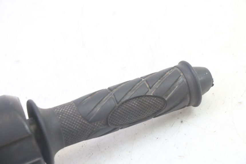 photo de RIGHT HANDLEBAR SWITCH LONGJIA DIGITA 4T 50 (2019 - 2022) - Zoom on usage condition