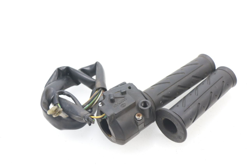 photo de RIGHT HANDLEBAR SWITCH KYMCO DINK 4T 50 (2007 - 2018)