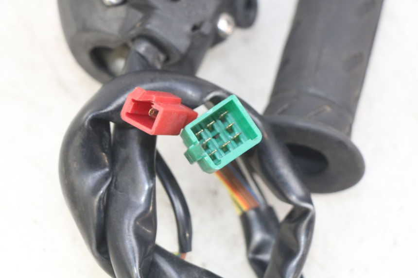 photo de RIGHT HANDLEBAR SWITCH KYMCO DOWNTOWN ABS 125 (2015 - 2017)