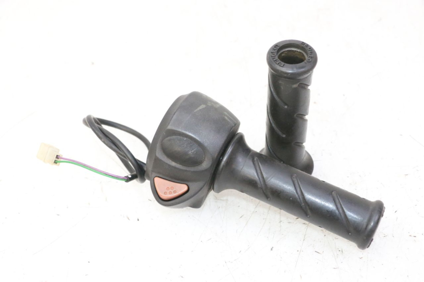 photo de RIGHT HANDLEBAR SWITCH PEUGEOT ELYSTAR 50 (2002 - 2014)