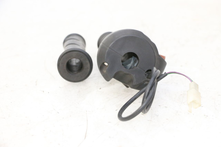 photo de RIGHT HANDLEBAR SWITCH PEUGEOT ELYSTAR 50 (2002 - 2014)