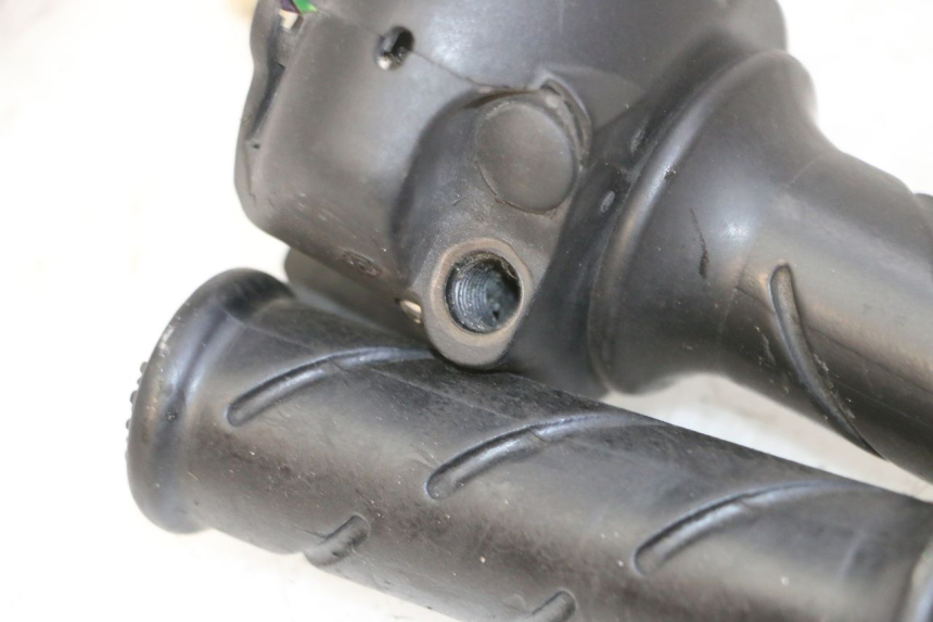 photo de RIGHT HANDLEBAR SWITCH PEUGEOT ELYSTAR 50 (2002 - 2014)