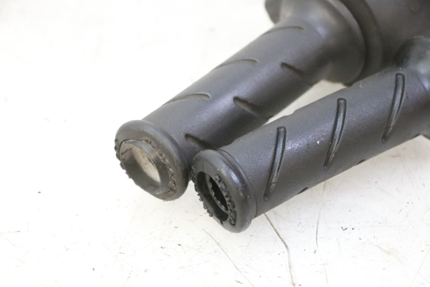 photo de RIGHT HANDLEBAR SWITCH PEUGEOT ELYSTAR 50 (2002 - 2014)