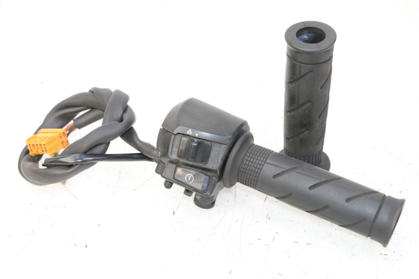photo de RIGHT HANDLEBAR SWITCH HONDA FES S-WING SWING ABS 125 (2007 - 2015)