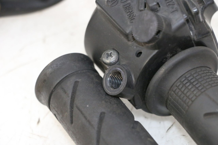 photo de RIGHT HANDLEBAR SWITCH HONDA FES S-WING SWING ABS 125 (2007 - 2015)