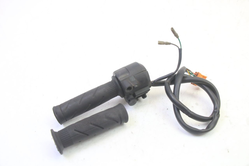 photo de RIGHT HANDLEBAR SWITCH HONDA FES S-WING SWING ABS 125 (2007 - 2015)