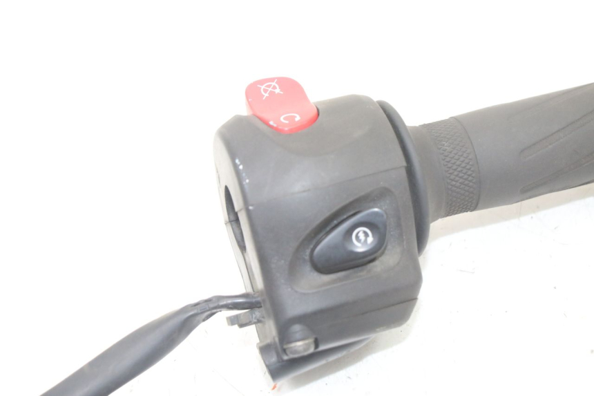 photo de RIGHT SWITCH YAMAHA FZ6 FAZER S2 600 (2007 - 2011)