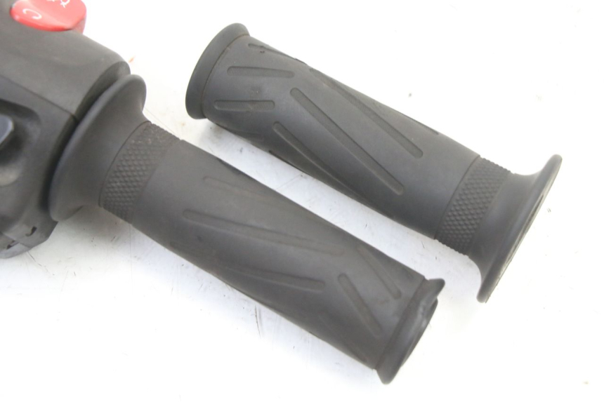 photo de RIGHT SWITCH YAMAHA FZ6 FAZER S2 600 (2007 - 2011)
