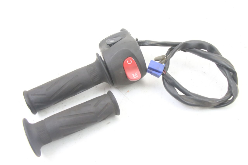 photo de RIGHT SWITCH YAMAHA FZ6 FAZER S2 600 (2007 - 2011)