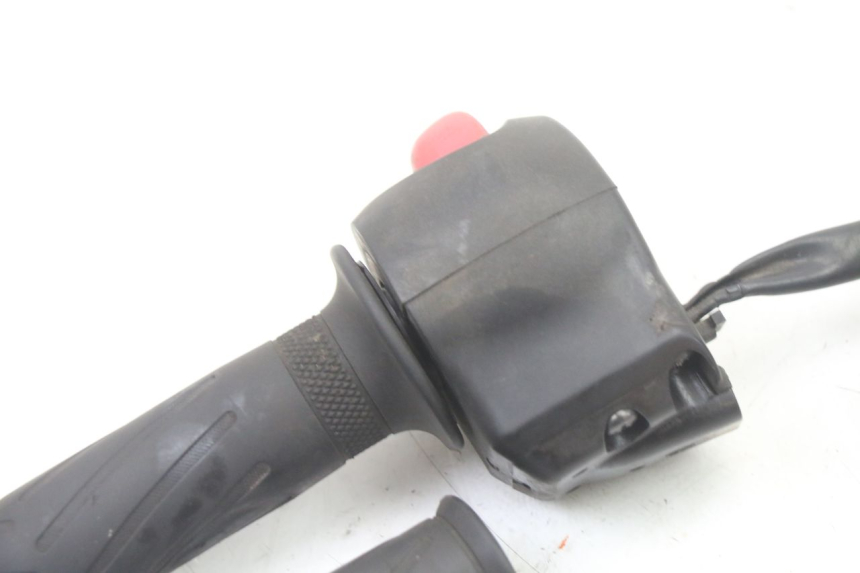 photo de RIGHT SWITCH YAMAHA FZ6 FAZER S2 600 (2007 - 2011)