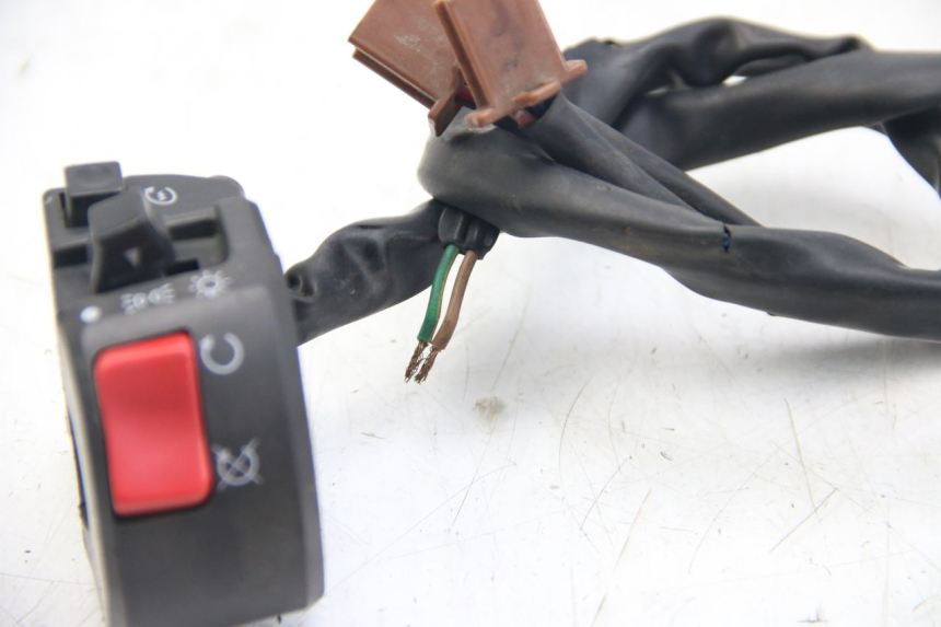 photo de RIGHT HANDLEBAR SWITCH YAMAHA FZS FAZER 600 (2001 - 2003)