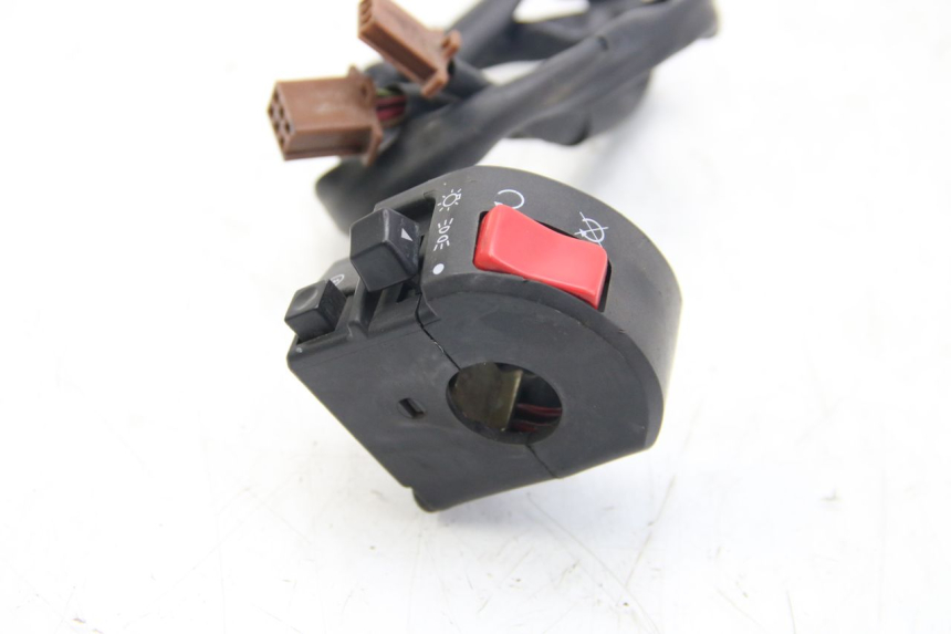 photo de RIGHT HANDLEBAR SWITCH YAMAHA FZS FAZER 600 (2001 - 2003)